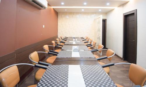 Bhubaneshwar Hotel | Treebo King'S Court Chandrasekharpur