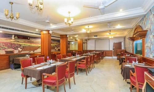 Mysore Hotel | Treebo Komfort Suites, 3 Km From Mysore Palace