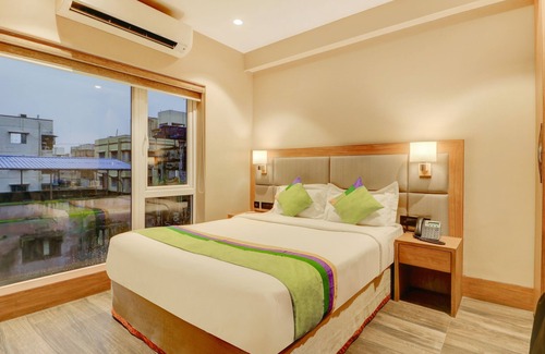 Block E Hotel | Treebo Radhe Palace