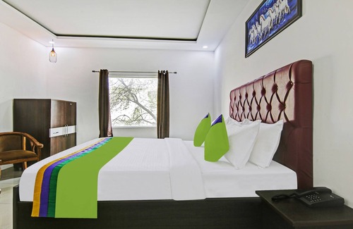 Kishangarh Hotel | Treebo Royal Empire Adarsh Nagar, Chandigarh