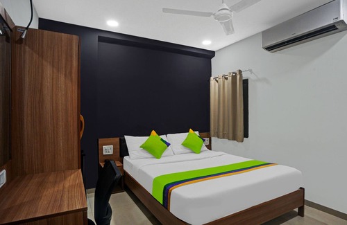 Surat Hotel | Treebo Trend Wow, Surat Station