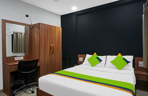 Surat Hotel | Treebo Trend Wow, Surat Station