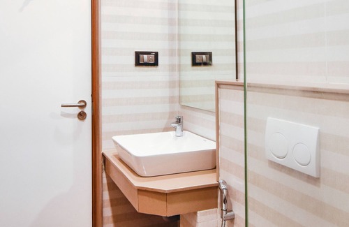 Gopalapuram Hotel | Treebo Vinayak Inn