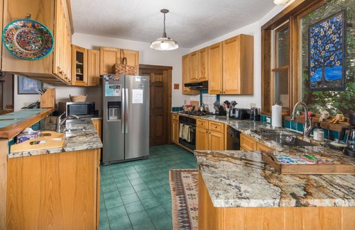 Apple Ridge House | Treehaven 2BR/2.5 BA Upscale Home near Blowing Rock