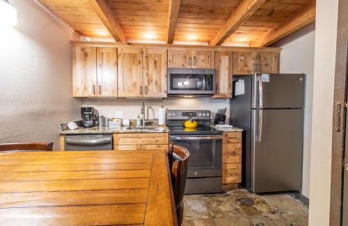 Wildernest House | Treehouse #305, Building D by Summit County Mountain Retreats