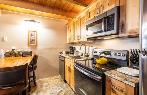 Wildernest House | Treehouse #305, Building D by Summit County Mountain Retreats