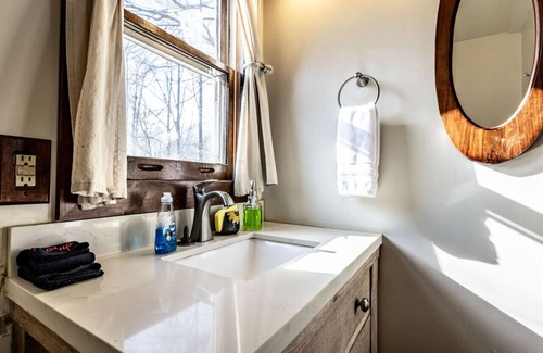 Stanardsville Cabin | Treehouse at the Castle