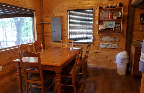Gordonville Cabin | Treehouse Cabin/Beach and Lake Access