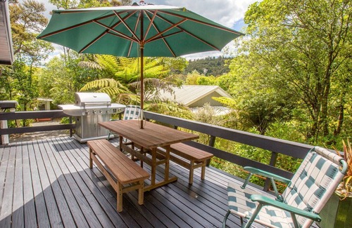 Kuratau Cottage | Treehouse Cottage - Kuratau Bach