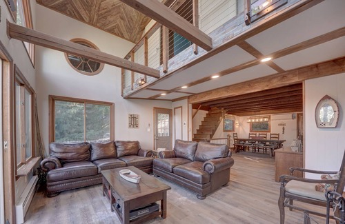 Tafton Cottage | Treehouse on Lake Wallenpaupack - Lakefront & Dock