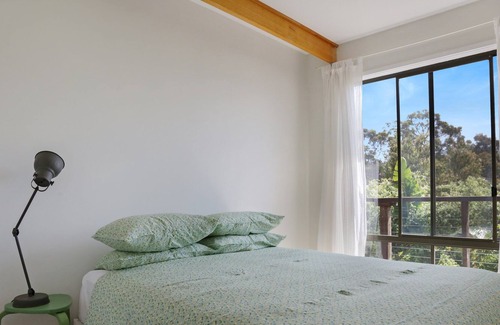 Merimbula Apartment | Treehouse on the Coast - Pet friendly, 3 bedroom