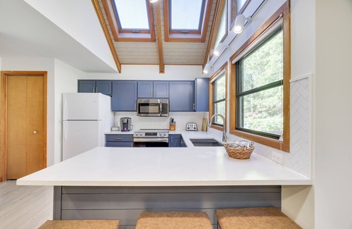 Jim Thorpe Cabin | Treeloft Retreat – 3Bed 4Bath near Jim Thorpe, Ski Resorts, Tank Hollow & More!