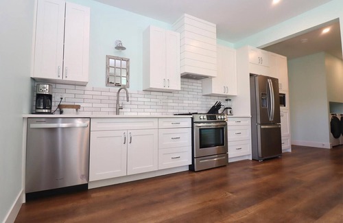 Blind Bay Apartment | TREETOP PARADISE SUITEnBreathtaking lake and mountain views 5 min from the beach