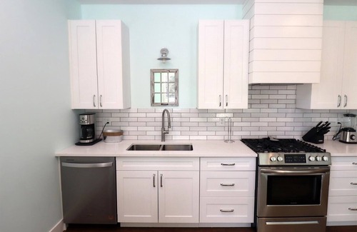 Blind Bay Apartment | TREETOP PARADISE SUITEnBreathtaking lake and mountain views 5 min from the beach