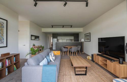 Camperdown Apartment | Treetops Camperdown Inner City Bliss w Parking