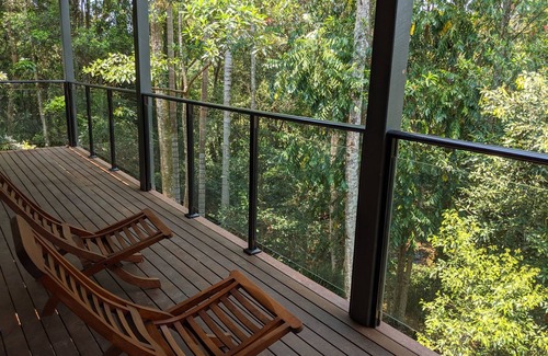 Maleny Apartment | Treetops Haven- Bushland setting a short stroll to Maleny Centre