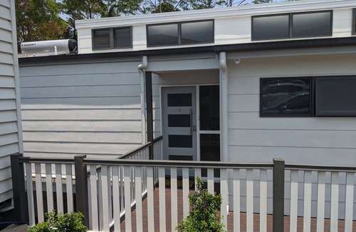 Maleny Apartment | Treetops Haven- Bushland setting a short stroll to Maleny Centre