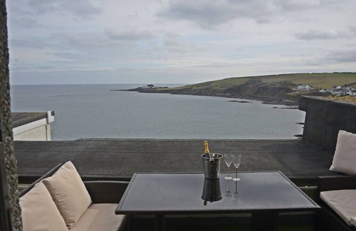 Portmellon Apartment | Treloen Chapel View - Clifftop Apartment in Mevagissey with 'Wow' seaviews