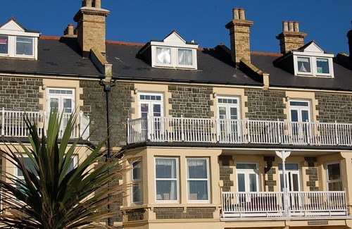 Tywyn Apartment | Trem Y Mor (Edge of the Sea)