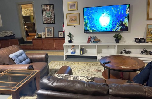 Summit Hill Apartment | Tremendous and unique 3 bedroom apartment