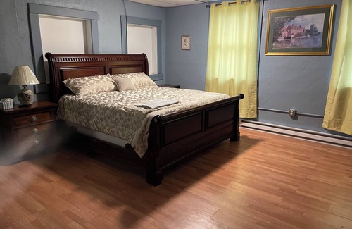 Summit Hill Apartment | Tremendous and unique 3 bedroom apartment