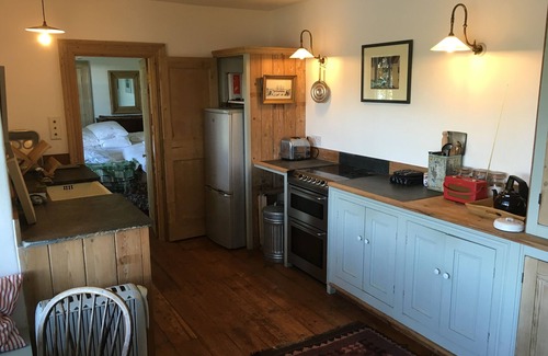 Helford Apartment | Tremerlin. Unique and Magnificently Situated 8 acre Waterside Artists' Retreat