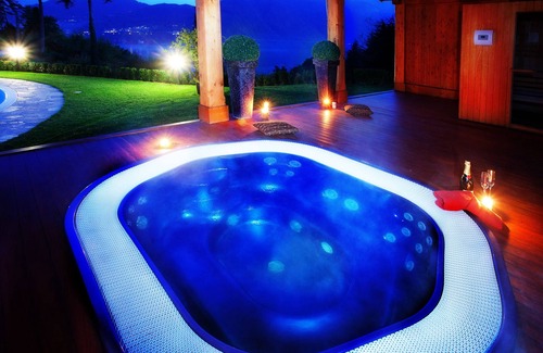 Tremezzo Apartment | Tremezzo residence apartment no 11 with pool and spa by Italian Apartments