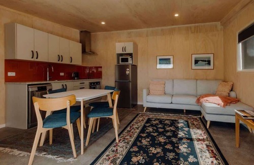 Rewa House | Tremorne Stay: Peaceful Couples Retreat