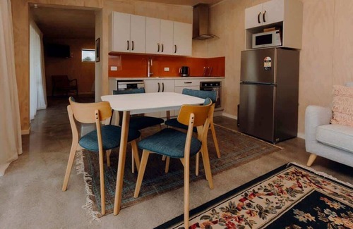 Rewa House | Tremorne Stay: Peaceful Couples Retreat