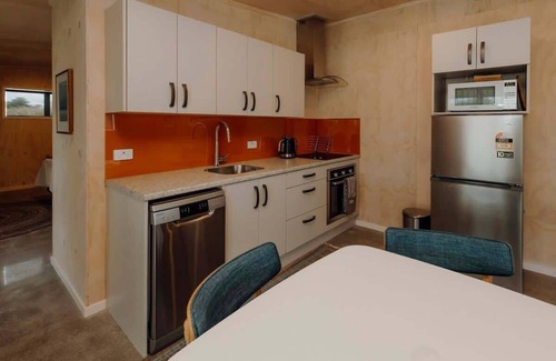 Rewa House | Tremorne Stay: Peaceful Couples Retreat