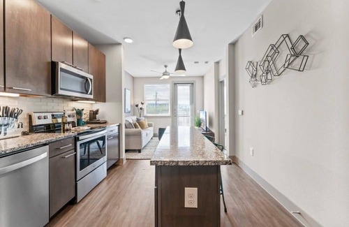 Montopolis Apartment | Trendy 1BR king suite close to DT w/fast WiFi