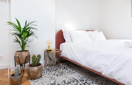 Frankendael Apartment | Trendy 2 bedroom accommodation on perfect location