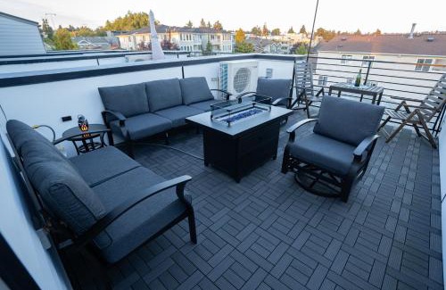 Old Ballard House | Trendy Ballard Townhouse with Rooftop Oasis