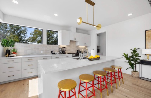 MLK House | Trendy East Austin Condo with Rooftop Deck + Downtown Views - Rayne