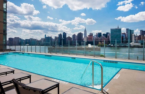 Hunters Point Apartment | Trendy LIC 2BR w/W/D, Elevator & Doorman, near East River, by Blueground