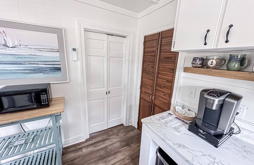 Morehead City Apartment | Trendy Loft w/Energetic Outdoors - 5 min from the beach and pet friendly!