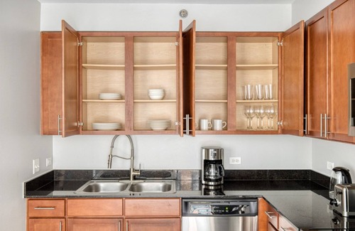 Downtown Chicago Apartment | Trendy Loop 1BR w/Pool, Gym & Lounge, near Riverwalk, by Blueground