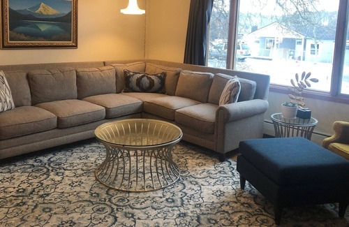 Spokane Valley House | Trentwood Quarters -King- Fast Wifi