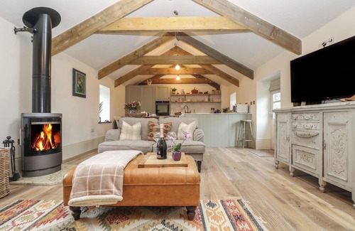 Camborne Cottage | TREVOOLE BARN, pet friendly, with open fire in Praze-An-Beeble