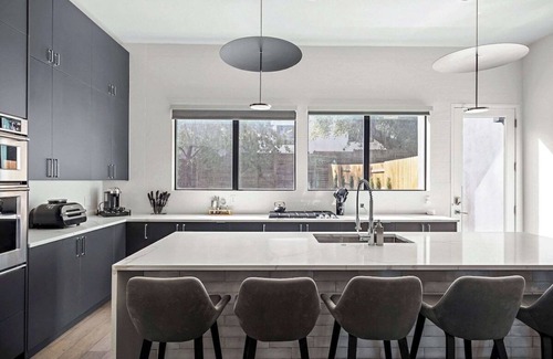 Galindo House | Triangles - Modern Luxury 5BR Villa, Downtown, Pool, Hot Tub, Sauna, Concierge