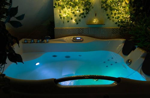 Naples City Centre Apartment | [Tribunali–Duomo] House with Hot Tub-Hydromassage