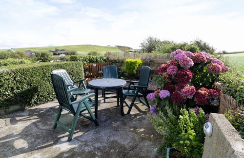 Abersoch Cottage | TRIGFA COTTAGE, pet friendly, with open fire in Abersoch