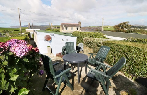 Abersoch Cottage | TRIGFA COTTAGE, pet friendly, with open fire in Abersoch