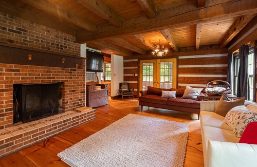 Cobden Cabin | Trillium Chalet - Luxury Primitive Cabin tucked in the woods on 10+ acres