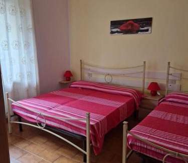 Cecina Apartment | trilocale in campagna con giardino "ROSSO"