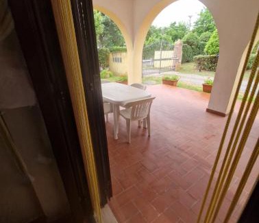 Cecina Apartment | trilocale in campagna con giardino "ROSSO"