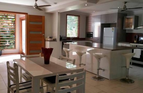 Trinity Beach House | Trinity Beach for Families and couples Courtesy car available on request