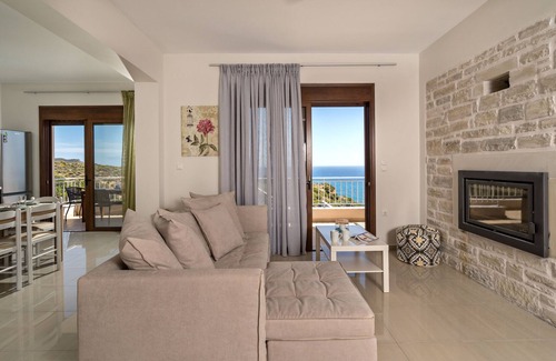 Agios Vasileios Villa | Triopetra view villa 2 Άνετη βίλα με φανταστική θέα στο Κρητικό πέλαγος