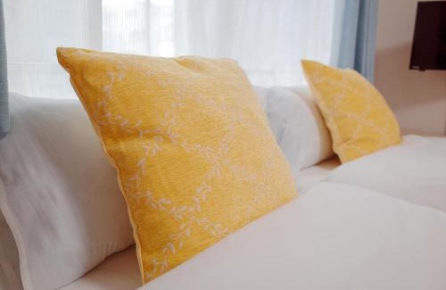 Higashitateishi Apartment | Triphome Tateishi New open/2 single beds/big table/300M WiFi