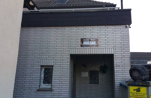 Worringen House | Triple apartment for 24 people